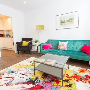 - Lovely In The Heart Of With Free Parking Chester